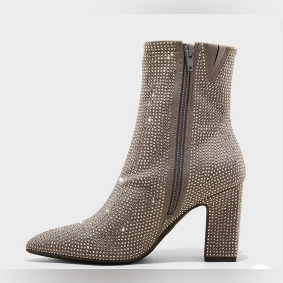 Rhinestone boot. Size 8 - Picture 2 of 7